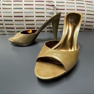 Used Carlos cocktail platino heels in champagne